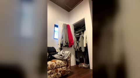 Snapshot of dm9313 chatting on March 24, 10:42 am dm9313 online show from March 24, 10:42 am