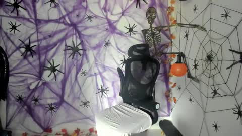 Snapshot of dmitrisanders1 chatting on October 6, 3:53 pm Maybe in pvt online show from October 6, 3:53 pm