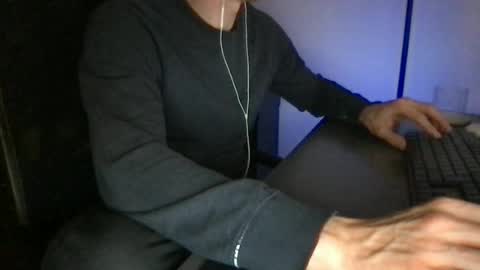 Snapshot of doctor_luv_69 chatting on June 13, 10:08 pm doctor_luv_69 online show from June 13, 10:08 pm