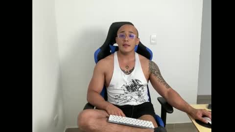 DoctorGymxxx95 online show from September 28, 1:49 pm