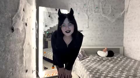 Annie PVT IS OPEN online show from October 26, 9:10 pm