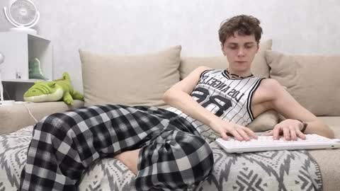 Snapshot of doedeeer chatting on December 15, 4:07 am Alex online show from December 15, 4:07 am