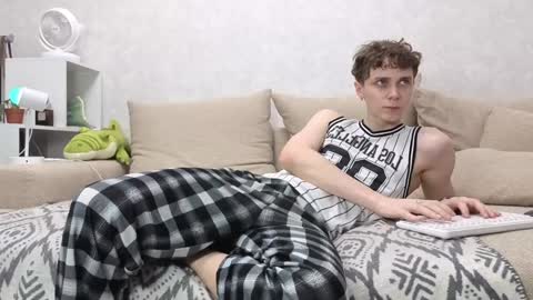 Snapshot of doedeeer chatting on December 16, 5:38 am Alex online show from December 16, 5:38 am