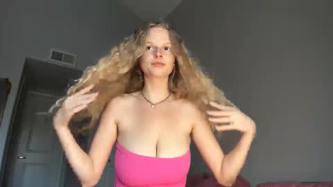doeeyedpeach online show from May 3, 10:05 pm