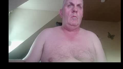 Snapshot of doggy2629 chatting on April 10, 5:50 pm doggy2629 online show from April 10, 5:50 pm