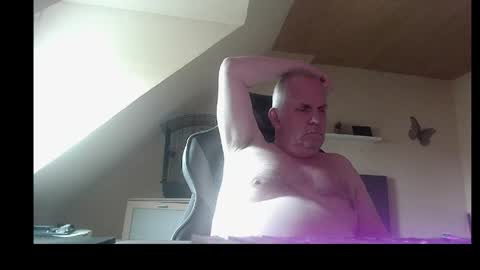 Snapshot of doggy2629 chatting on April 20, 4:32 pm doggy2629 online show from April 20, 4:32 pm