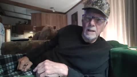 Snapshot of doingmyself69 chatting on April 24, 1:30 am doingmyself69 online show from April 24, 1:30 am