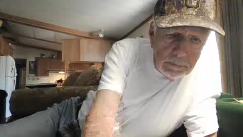 Snapshot of doingmyself69 chatting on April 29, 8:48 pm doingmyself69 online show from April 29, 8:48 pm