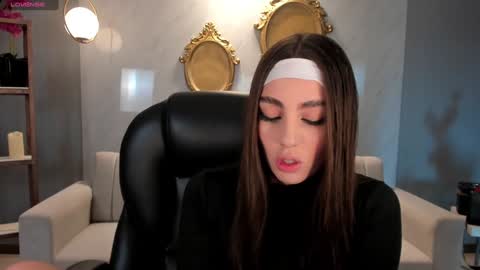 Dolcie  online show from December 9, 12:19 pm