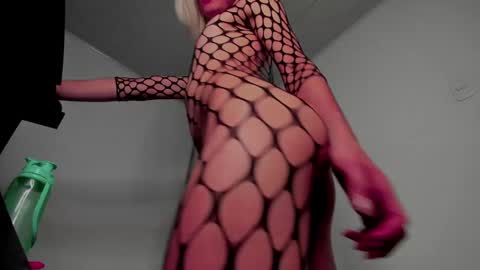 Snapshot of doll10starx chatting on March 8, 12:00 am Ludika Santiago online show from March 8, 12:00 am