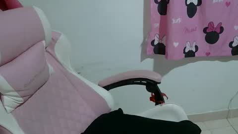 Snapshot of doll78latin chatting on February 19, 1:56 am doll78latin online show from February 19, 1:56 am