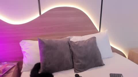 D  online show from October 18, 6:41 pm