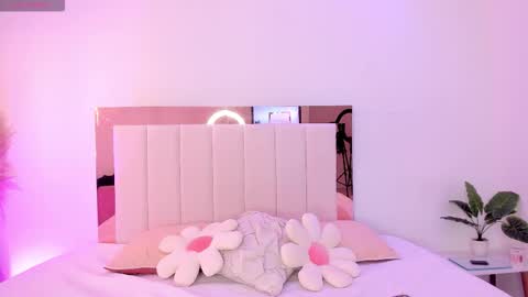 doll_isa_ online show from March 13, 8:37 pm