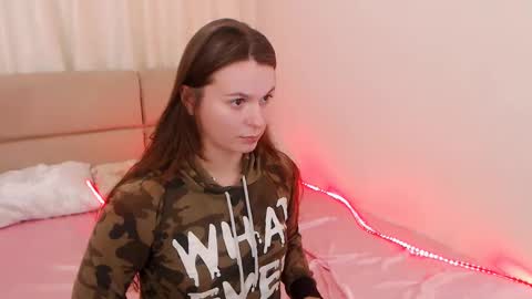 Snapshot of doll_tiffany chatting on December 18, 11:30 pm Jade online show from December 18, 11:30 pm