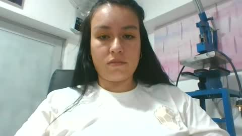 dollargirl22 online show from June 17, 8:10 pm