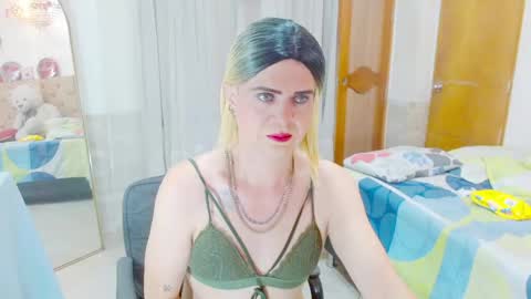 Snapshot of dolldirtyxxx1 chatting on June 8, 5:30 am ilona online show from June 8, 5:30 am