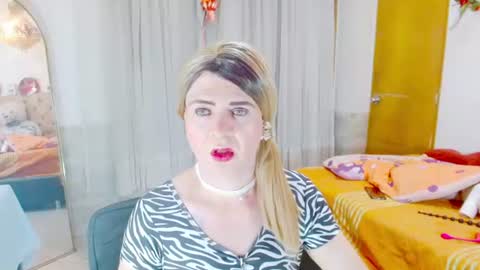 Snapshot of dolldirtyxxx1 chatting on June 14, 5:42 am ilona online show from June 14, 5:42 am