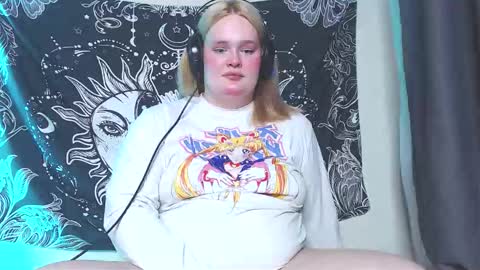 Miss Rose online show from October 8, 9:45 pm