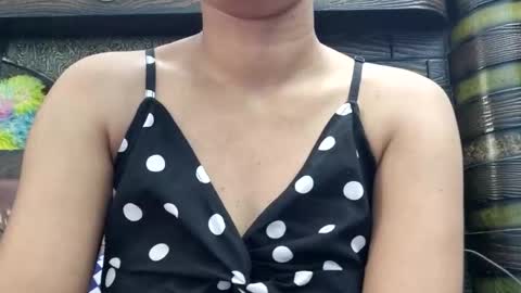 Snapshot of dollmeenu chatting on October 7, 6:10 am dollmeenu online show from October 7, 6:10 am