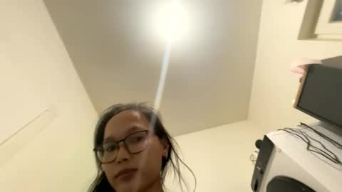 Snapshot of dolly2425 chatting on March 29, 7:25 pm dolly2425 online show from March 29, 7:25 pm