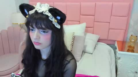 Snapshot of dolly_kitter chatting on December 19, 11:17 am dolly_kitter online show from December 19, 11:17 am