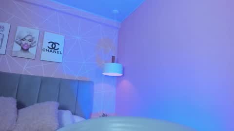 Call me Zoe  online show from October 31, 9:16 pm