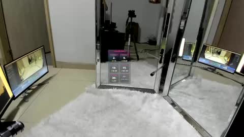 Snapshot of dollymae_ chatting on May 24, 3:33 am Mae online show from May 24, 3:33 am