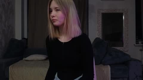 Snapshot of dollymollyxxx chatting on February 12, 4:57 pm Eli online show from February 12, 4:57 pm