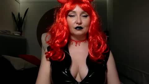 DOM MUMMY online show from November 1, 5:20 am