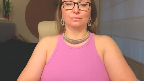 Snapshot of dom_mummy chatting on April 26, 6:44 am DOM MUMMY online show from April 26, 6:44 am