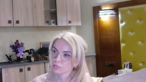 Snapshot of domcaprisse chatting on April 23, 12:29 pm domcaprisse online show from April 23, 12:29 pm