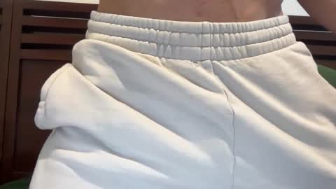 Snapshot of domd3 chatting on December 19, 10:50 pm Dom online show from December 19, 10:50 pm