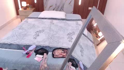 Snapshot of domenica_west chatting on October 23, 12:15 pm domenica online show from October 23, 12:15 pm