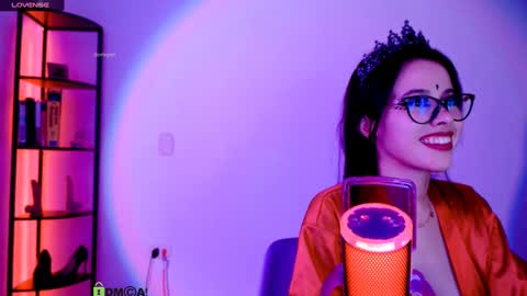 Snapshot of domgiirl chatting on December 11, 9:34 pm Mistress online show from December 11, 9:34 pm