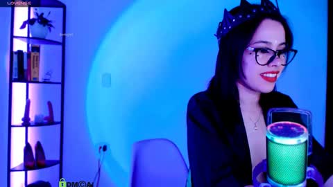 Snapshot of domgiirl chatting on December 14, 3:36 pm Mistress online show from December 14, 3:36 pm