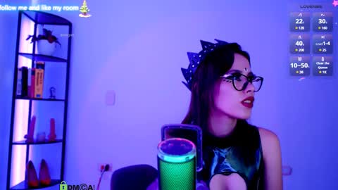 Snapshot of domgiirl chatting on December 17, 7:15 pm Mistress online show from December 17, 7:15 pm