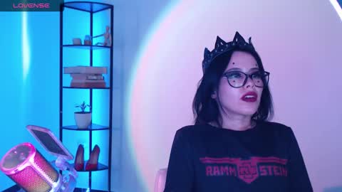 Snapshot of domgiirl chatting on October 2, 5:20 pm Mistress online show from October 2, 5:20 pm