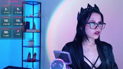 Snapshot of domgiirl chatting on October 3, 4:48 pm Mistress online show from October 3, 4:48 pm