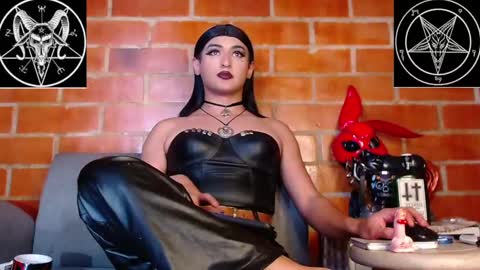 Snapshot of domina_lilith chatting on February 13, 5:26 am Lilith online show from February 13, 5:26 am