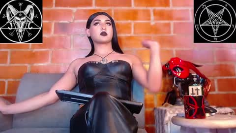 Snapshot of domina_lilith chatting on February 28, 3:37 pm Lilith online show from February 28, 3:37 pm