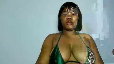 Snapshot of domina_veloura27 chatting on May 31, 9:16 am laura online show from May 31, 9:16 am