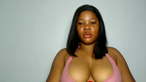 Snapshot of domina_veloura27 chatting on June 14, 7:32 am laura online show from June 14, 7:32 am