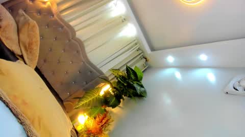 CALL ME BABY BELLA online show from March 3, 1:31 am