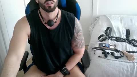 DominatedTitan online show from November 9, 2:15 pm