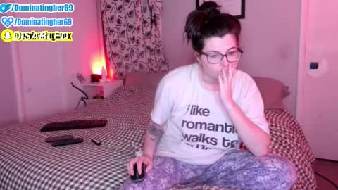 Snapshot of dominatingher69 chatting on March 15, 12:27 am dominatingher69 online show from March 15, 12:27 am