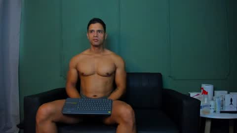 Dominc berry online show from June 10, 12:26 pm