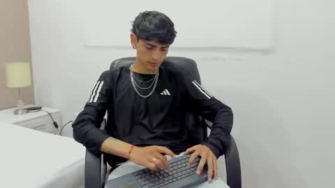 Dominic foox online show from February 5, 1:05 pm