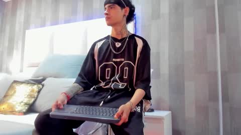 Dominic foox online show from February 10, 12:42 pm