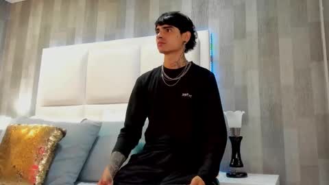 Dominic foox online show from February 11, 12:21 pm