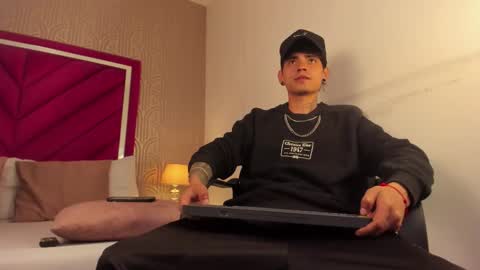 Dominic foox online show from March 3, 12:22 pm